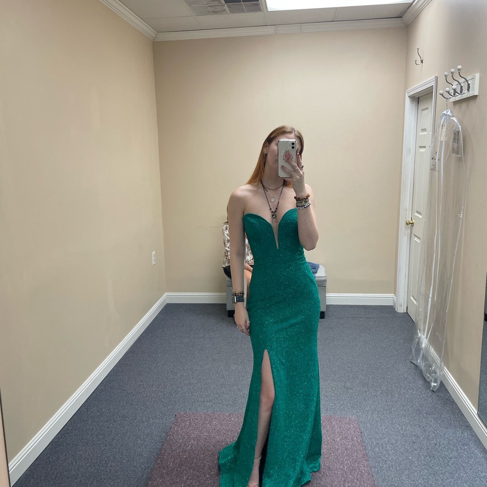 Elegant Green Strapless Evening Dress